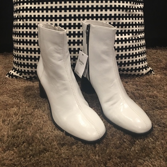 white boots bershka